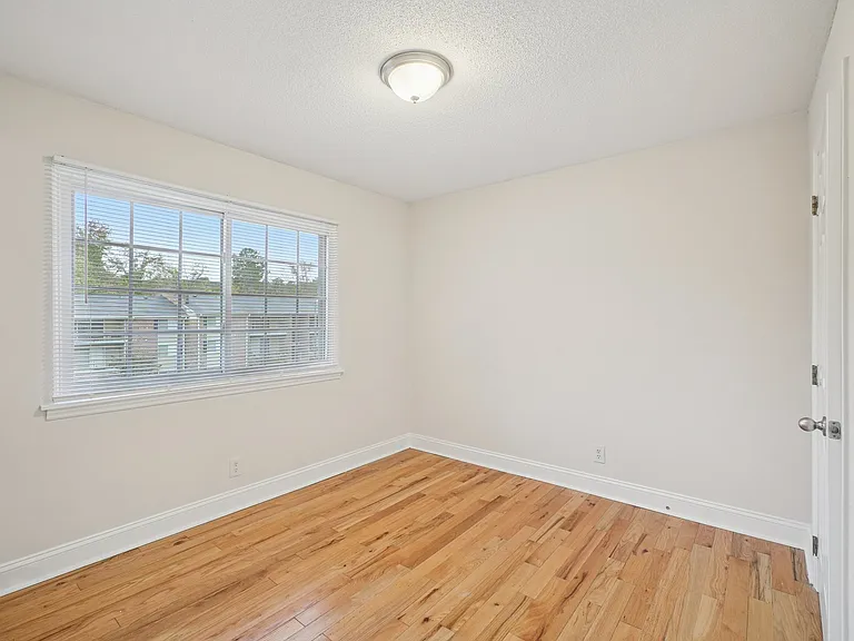 Campus Walk Apartments — Photo 16