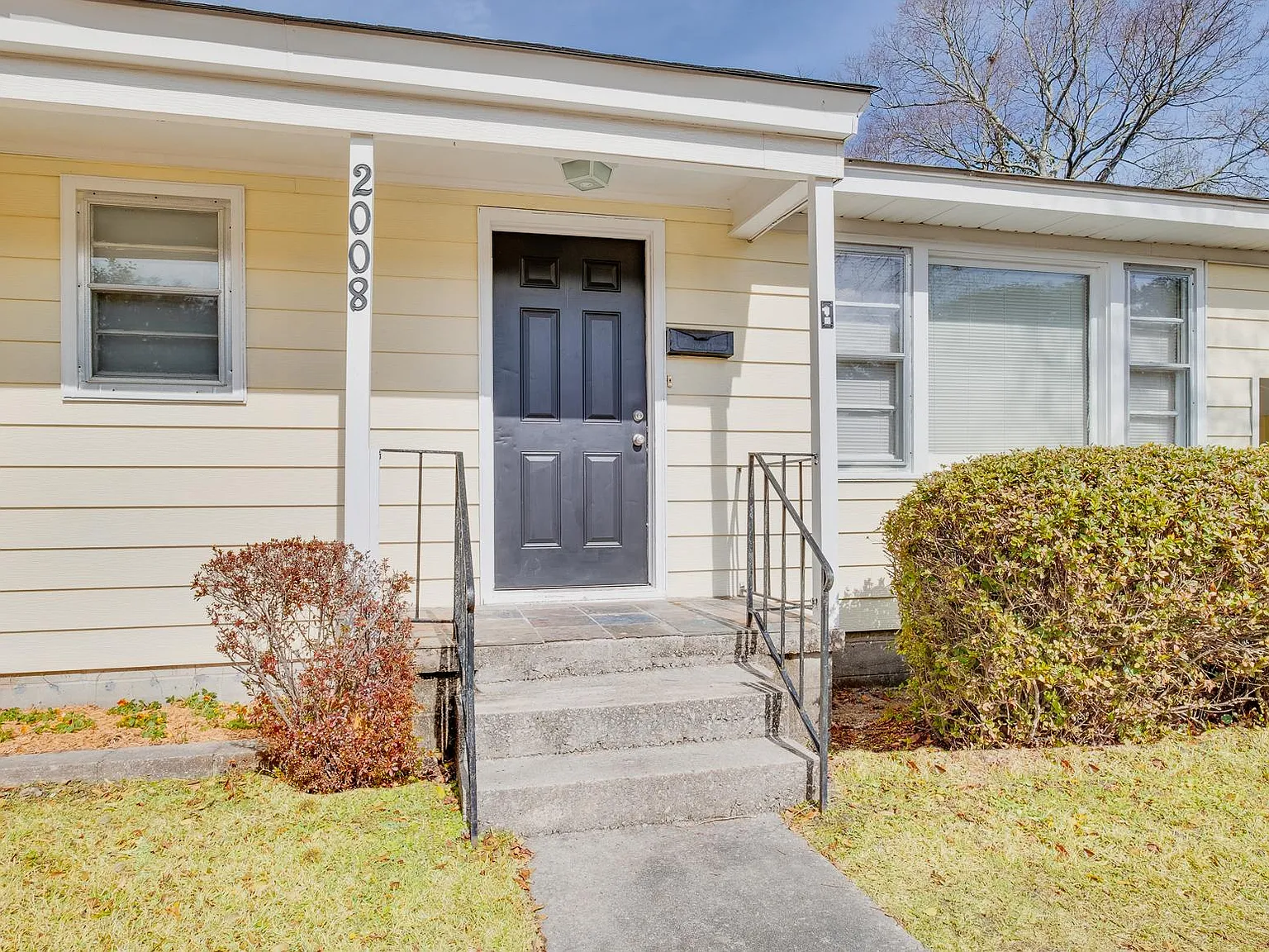 3 bed, 1100 sqft, $1,795 — Photo 2