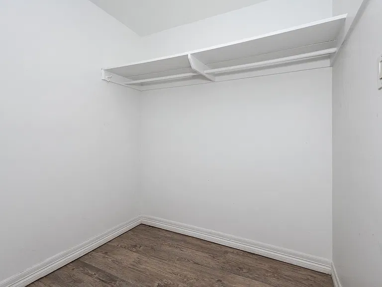 Skylark Apartments — Photo 37