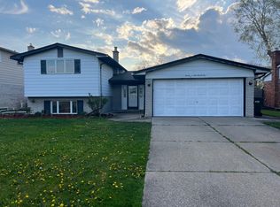 36125 Beverly Dr, Sterling Heights, MI 48310