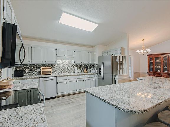 4th image of 2603 Crescent Hill Dr