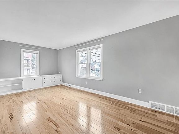 4th image of 14 & 1 Penn St #4-1/2