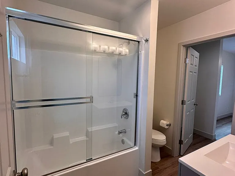 906 Emory Street 931 #933 — Photo 16