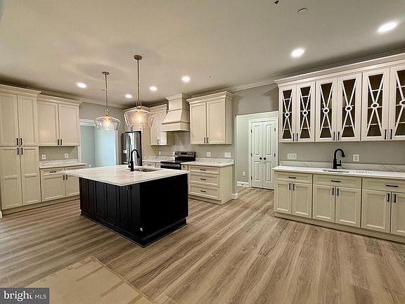 2nd image of 17480 Lighthouse Commons Dr