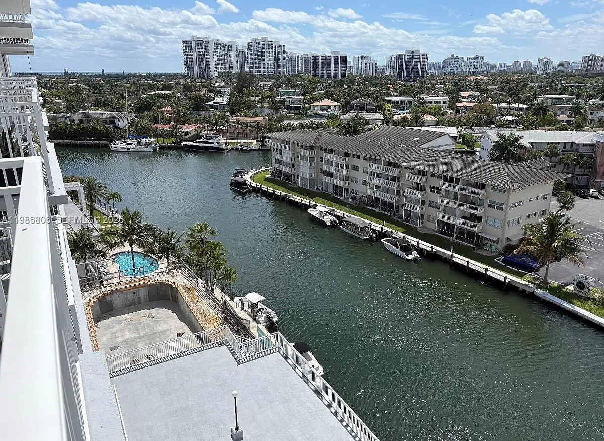 Building Photo - 427 Golden Isles Dr #10D