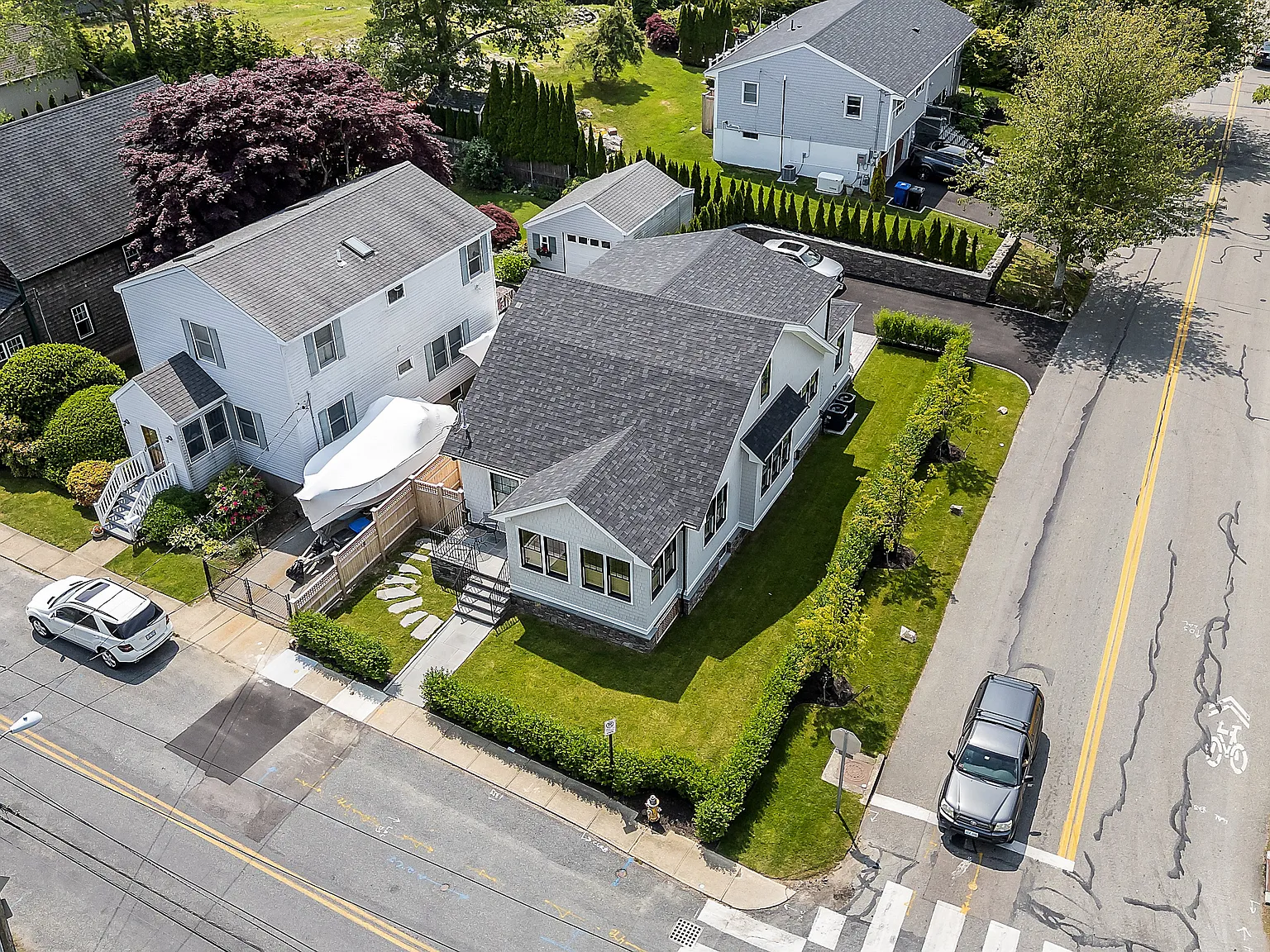 109 Carroll Ave — Photo 2