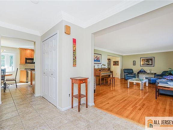 4th image of 9 Braddock St