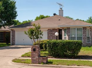 10820 Pebblecreek Ct, Benbrook, TX 76126