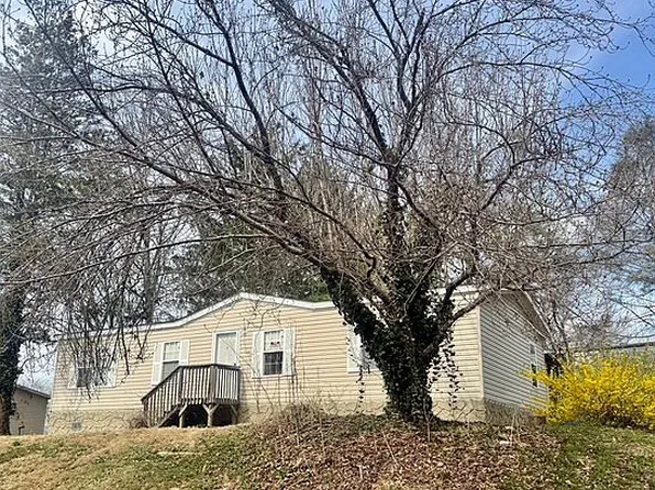 11 Litchfield Dr, Arden, NC 28704