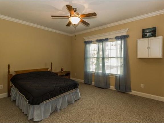 5th image of 132 Laurel Cyn