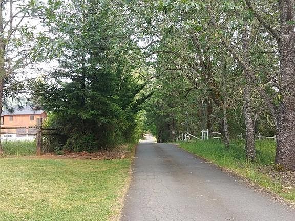 3rd image of 140 Bartlett Ln