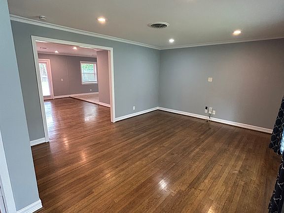 Front door entrance to Living Room.
Hard wood Flooring with
Custom Lighting.