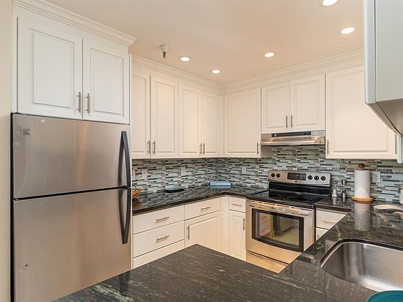 5th image of 100 Thorndale Drive #243