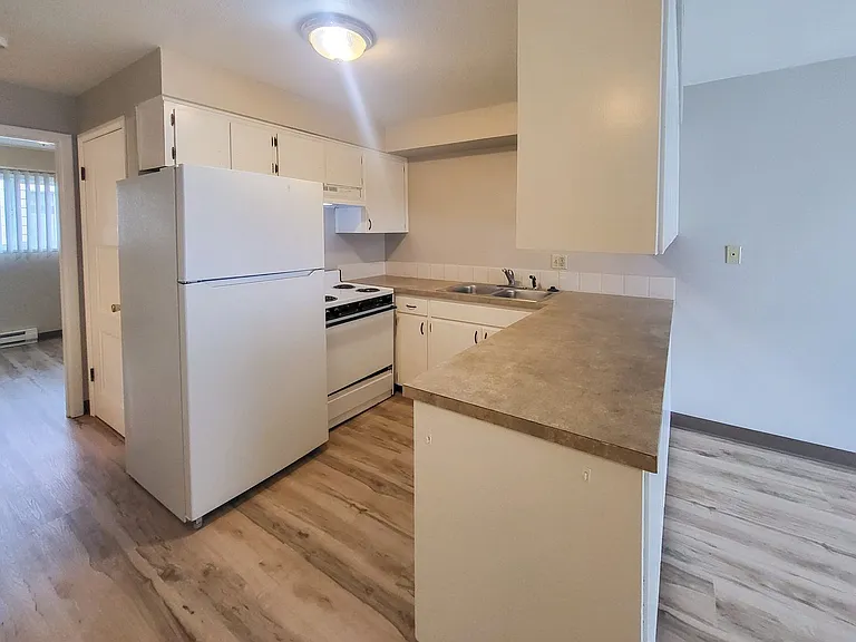 2855 Front 2865 St NE — Photo 50