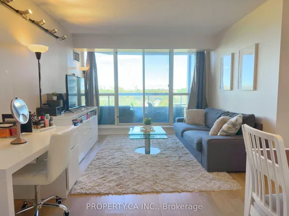 91 Townsgate Dr #701, Vaughan, ON L4J 8E8