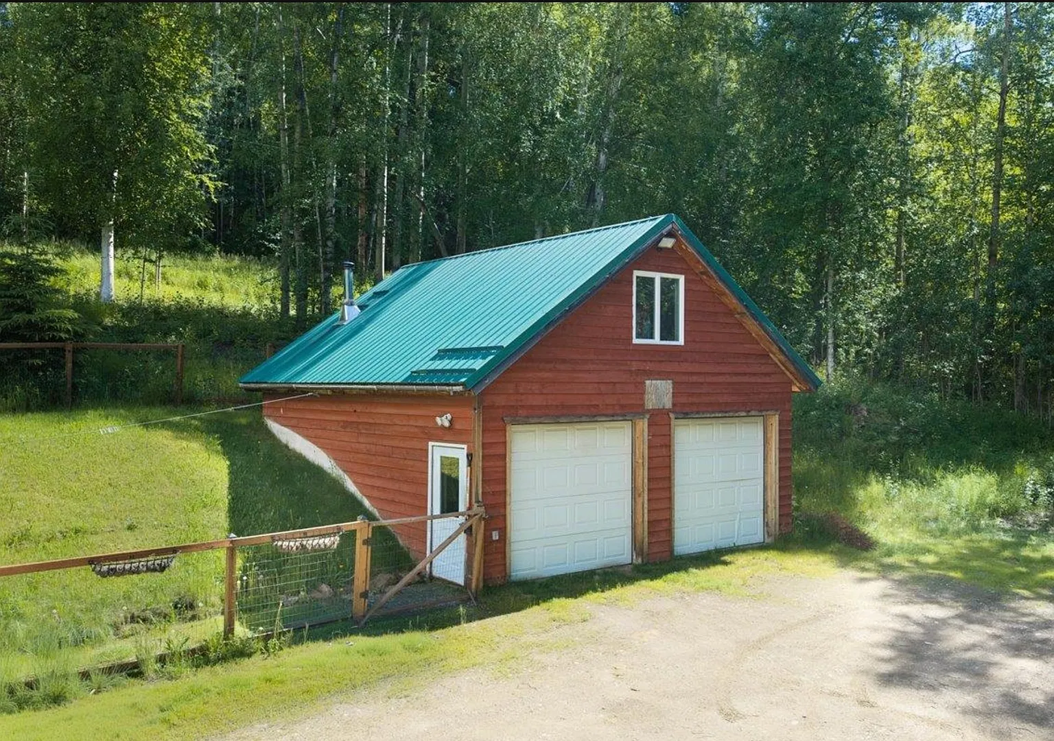 Spacious 4-Bedroom Home with Heated Shop $3,000/Month — Photo 3