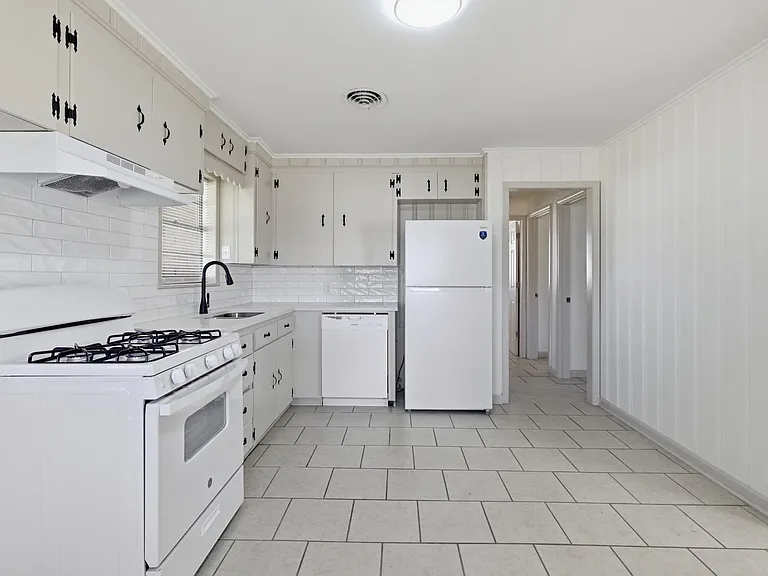 628 Urban St — Photo 3
