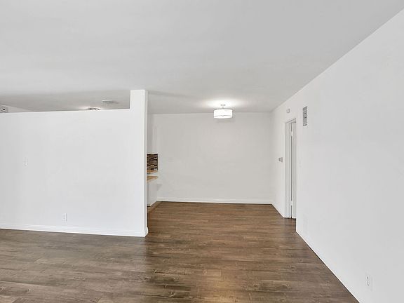 5th image of 7610 Romaine St #10