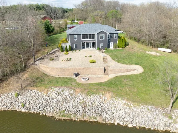 121 N Waverly Lake Rd, Franklin, IL 62638