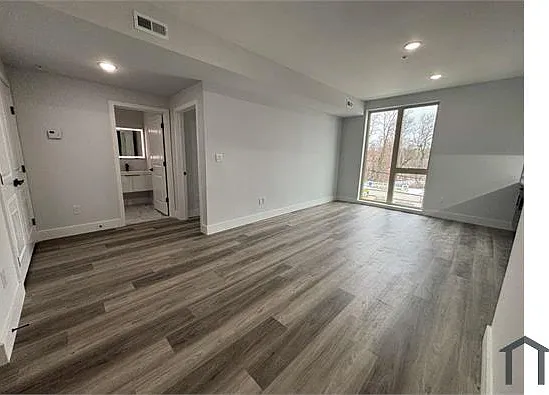 2 bed, 800 sqft, $1,700 — Photo 2