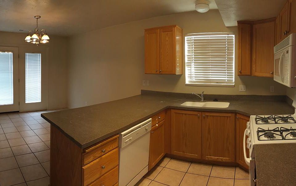2nd image of 494 Raven Way APT D