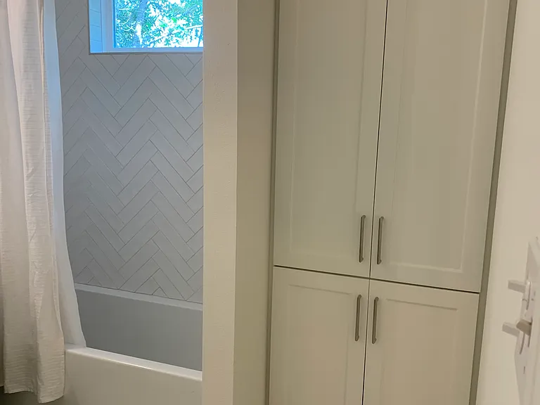 Upstairs Full Bathroom
