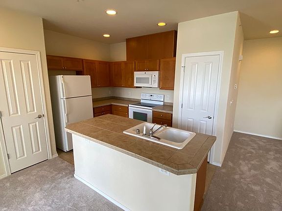 5th image of 2030 Garry Oaks Ave Unit C