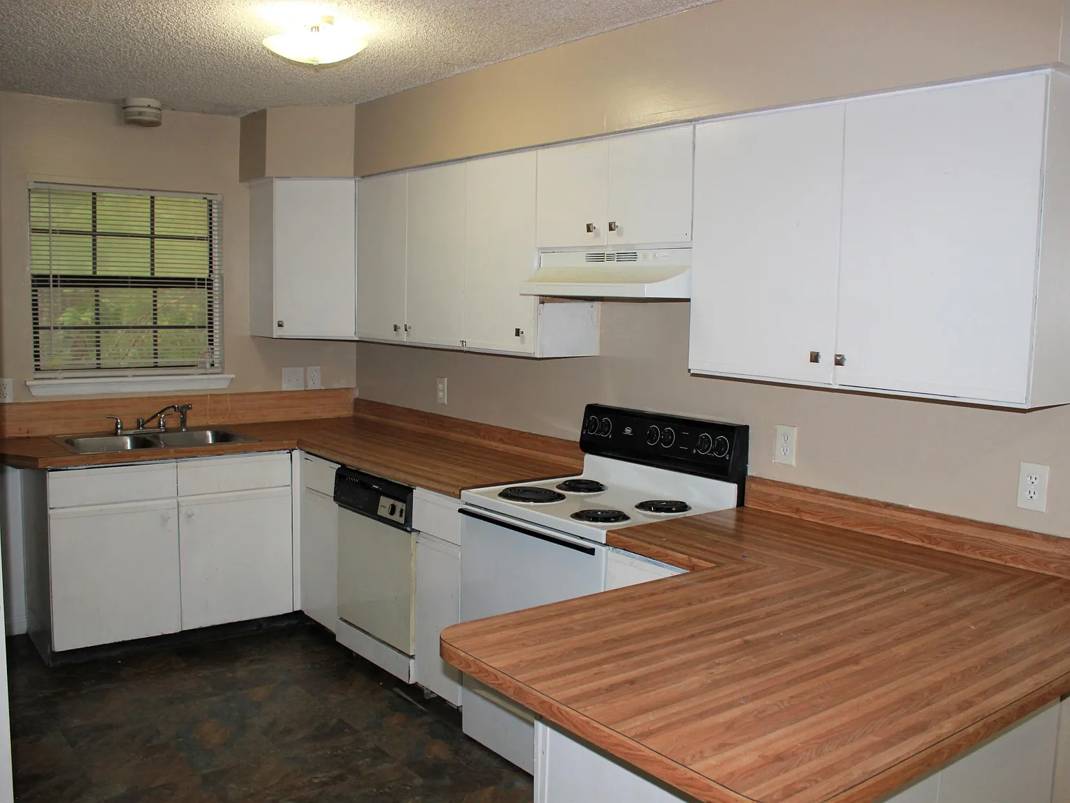 2 bed, 1.0 bath, 945 sqft, $1,095 — Photo 3