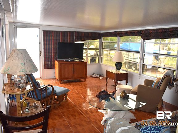 4th image of 17325 Harris Cir