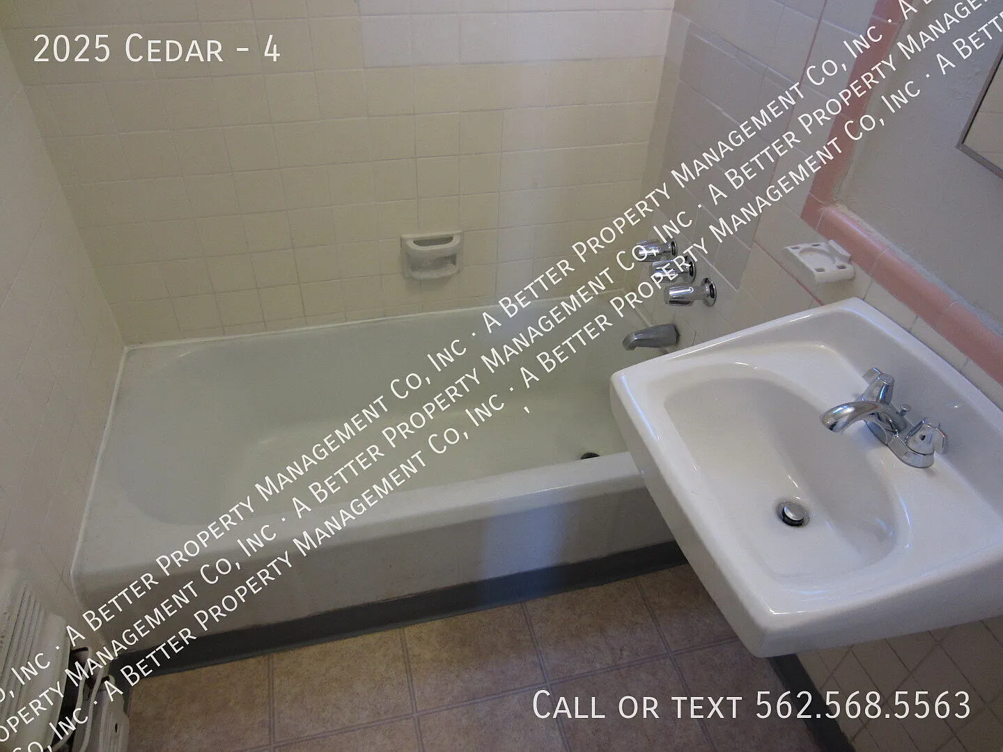 2025 Cedar Ave — Photo 4