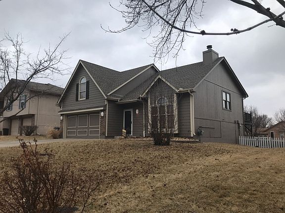 3rd image of 507 NE Fox Trail Dr