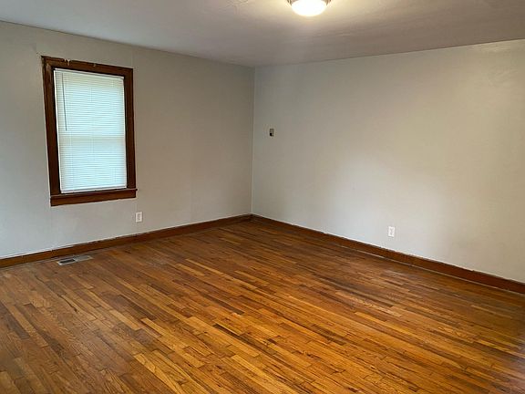 4th image of 81 Lynnwood Dr