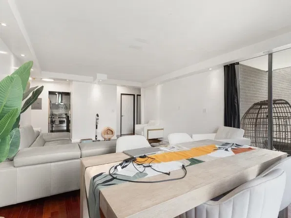 33 Pond Ave APT 924, Brookline, MA 02445