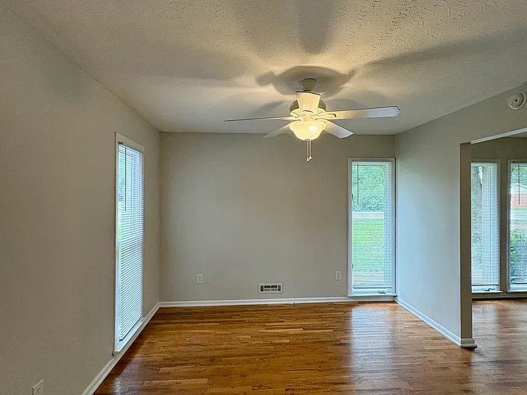 2605 Yuma Dr — Photo 9