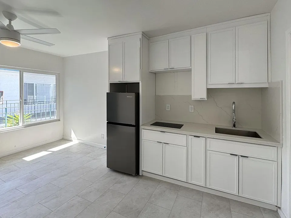 28 Sunset Ave #15