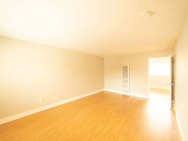 1331 Liberty St — Photo 2