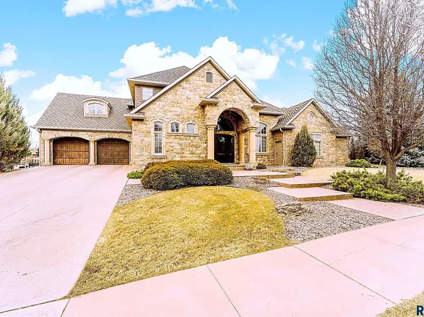 217 W 77th St, Sioux Falls, SD 57108