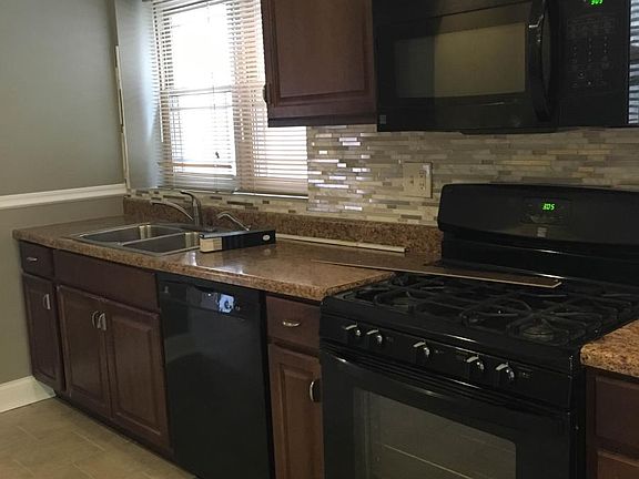 4th image of 4039 N Austin Ave #1