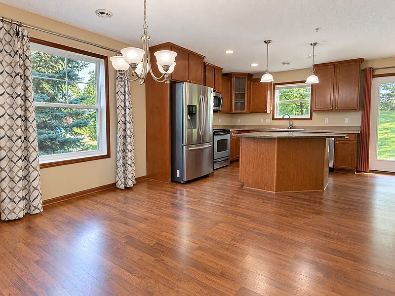 3 bed, 3.0 bath, 1911 sqft, $2,550 — Photo 2
