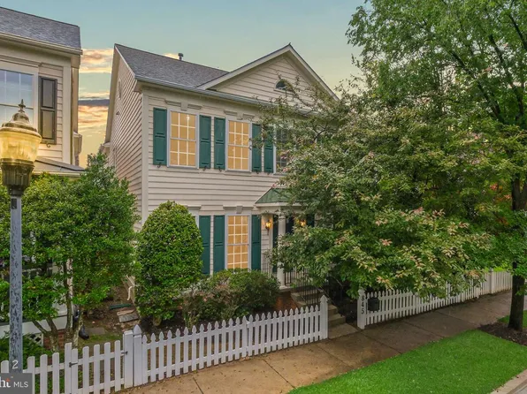 845 Lake Varuna Dr, Gaithersburg, MD 20878