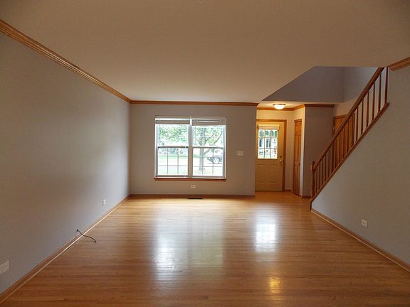 3rd image of 674 Green Meadow Ln
