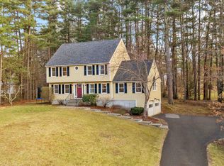 10 Lexington Ave, Londonderry, NH 03053