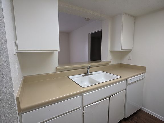 3rd image of 7431 Holly Hill Dr #118