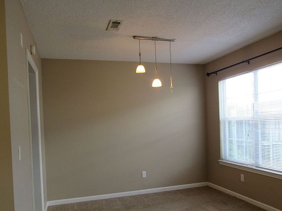 4th image of 115 Palm Dr #1