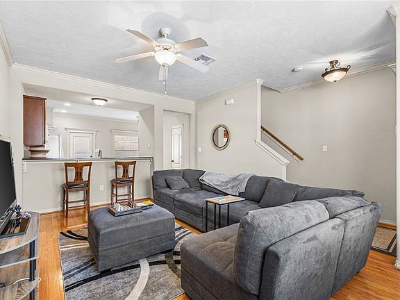 4th image of 1000 Spring Loop APT 1801