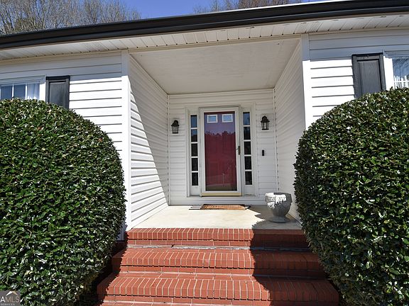 4th image of 229 Timber Ln