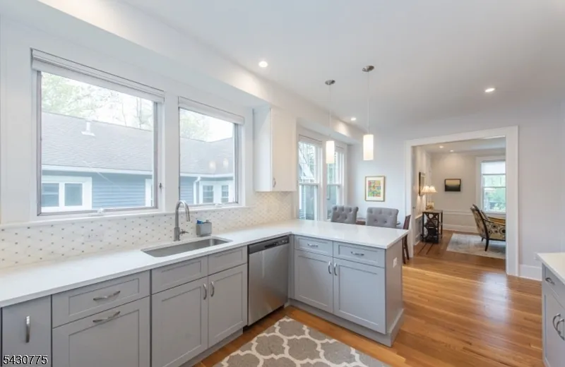 3 bed, 2.0 bath, $6,000 — Photo 4