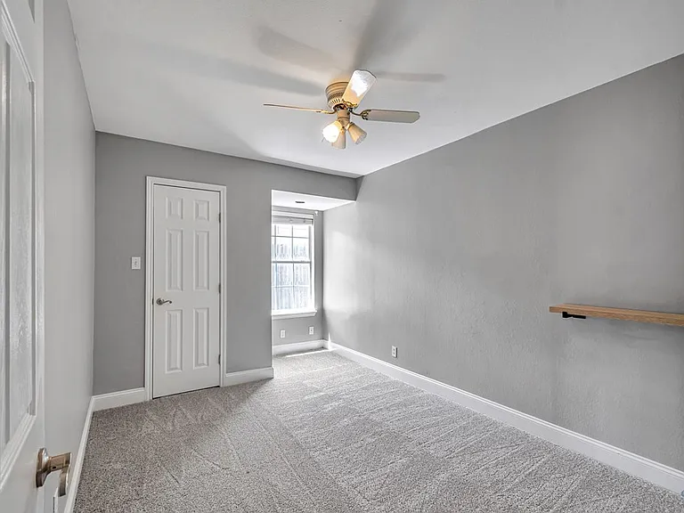 1710 N Weatherford St — Photo 31