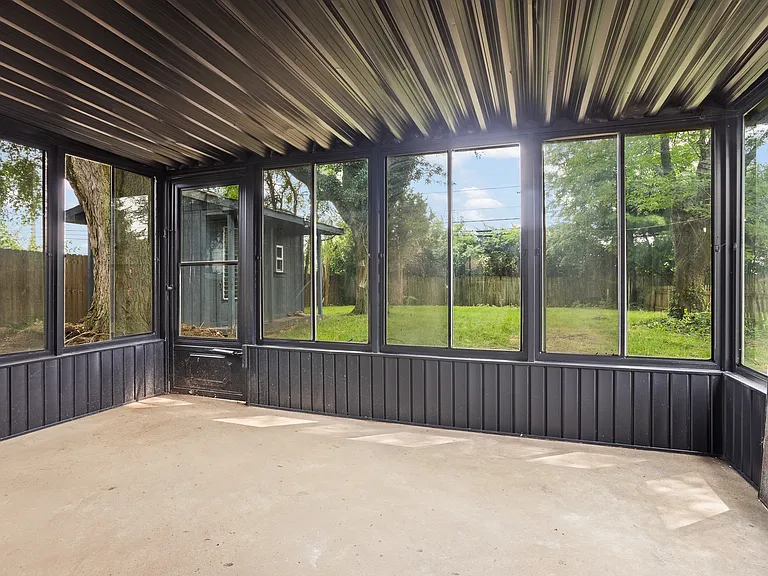 406 Heather St — Photo 29