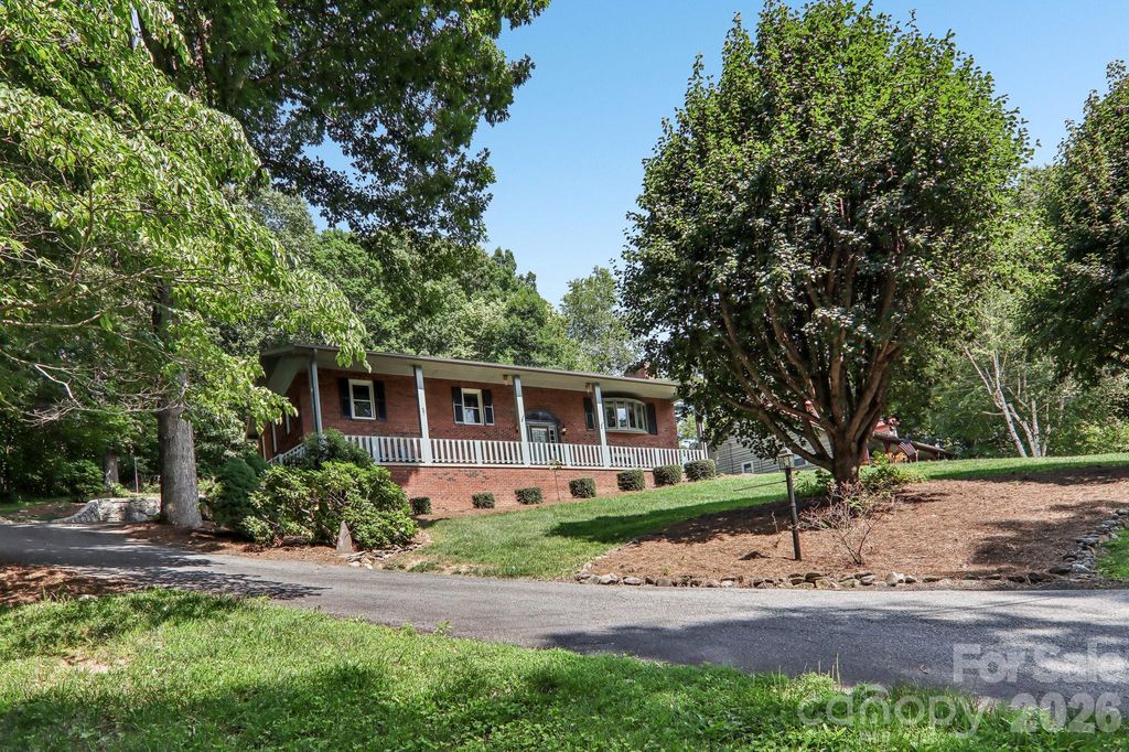 57 Chateau Pl, Waynesville, NC - View 3